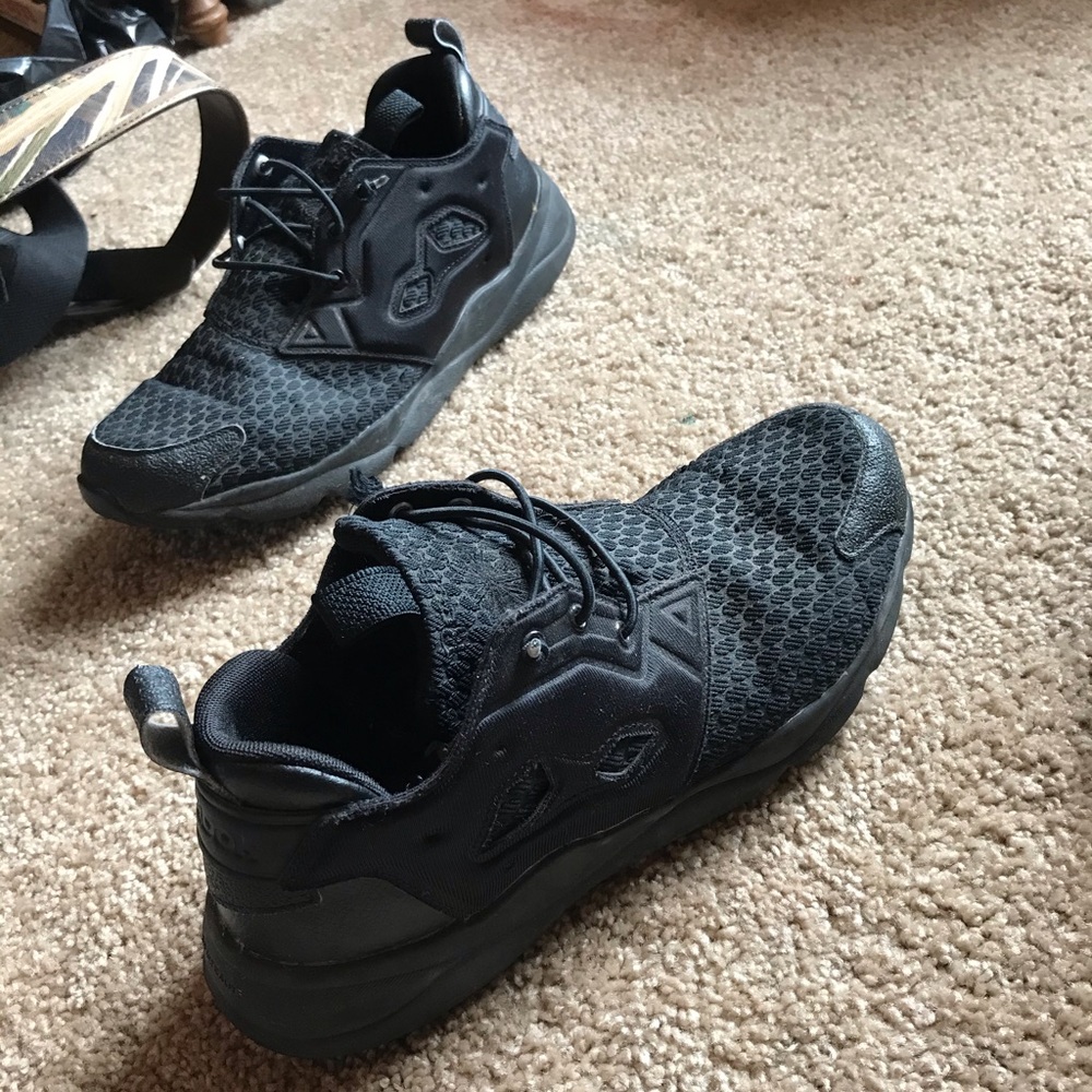 SIZE 9 Reebok Furylite All Black